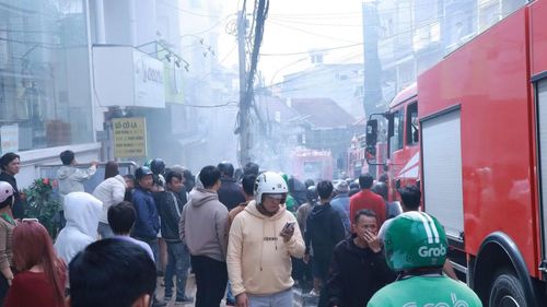 Khói bao trùm cả một khu vực.