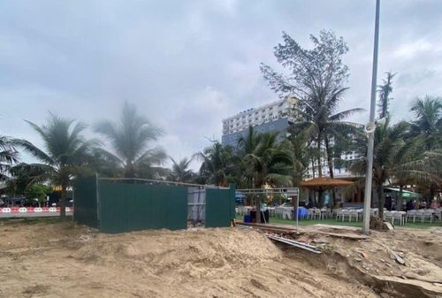 Khu vực nước chảy tràn ra bãi biển