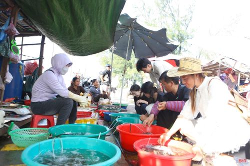 Nhờ phát triển du lịch văn hóa mỗi làng quê Hà Tĩnh được "thức dậy" và lan tỏa.
