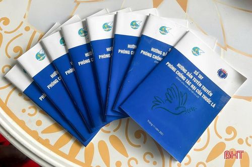 Tài liệu tuyên truyền phòng, chống thuốc lá trở thành cẩm nang của các thành viên CLB trong việc lan tỏa phong trào xây dựng gia đình không khói thuốc.