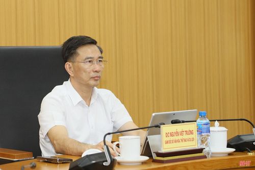 Giám đốc Sở VH-TT&amp;DL Nguyễn Viết Trường chủ trì điểm cầu Hà Tĩnh.