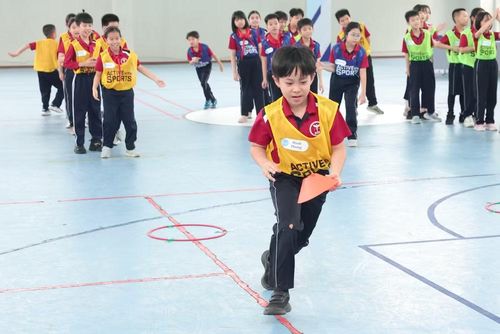 Các giờ học giáo dục thể chất mang lại sự hào hứng cho các em học sinh. (Ảnh: Vietnam+)