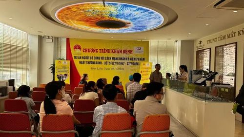 Chương trình nhằm gửi gắm tình cảm, sự kính trọng và lời tri ân thiết thực nhất bằng những hành động chăm sóc sức khỏe. (Ảnh: PV/Vietnam+)