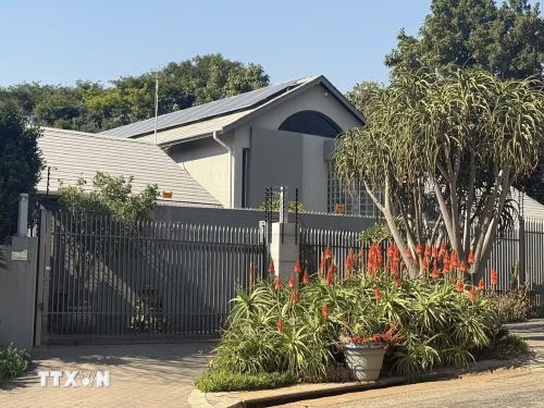 Sự giao hòa tuyệt đẹp giữa kiến trúc, thiên nhiên và một môi trường sống an toàn đã tạo nên một không gian sống thanh bình hiếm có giữa lòng thủ đô Pretoria. (Ảnh: Đặng Huyền/TTXVN)