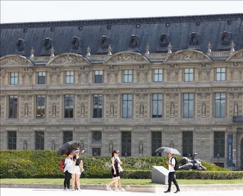 Trời nắng gay gắt tại Paris, Pháp ngày 25/6/2026. Ảnh: THX/TTXVN phát