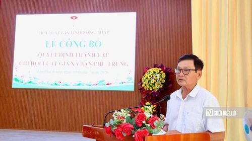 Luật gia Đoàn Quốc Cường – Chủ tịch Hội Luật gia tỉnh Đồng Tháp phát biểu tại hội nghị công bố quyết định thành lập Chi hội Luật gia xã Tân Phú Trung.