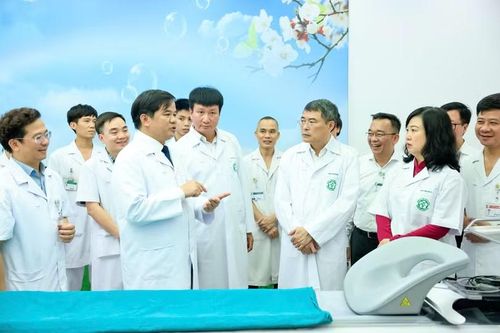 PGS.TS.BS Đào Xuân Cơ báo cáo tình hình hoạt động với Thủ tướng