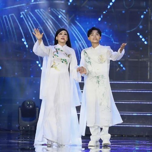 Như Quỳnh dành nhiều lời khen ngợi cho Hồ Văn Cường vì có một FC Xanh đọt chuối luôn hỗ trợ, đồng hành.