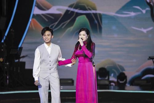 Hồ Văn Cường có nhiều cơ hội phát triển khi được hậu thuẫn từ giọng ca gạo cội của dòng nhạc Bolero là Như Quỳnh.