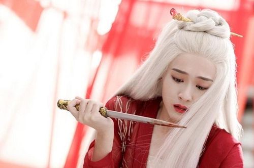 Bộ phim kể về Dung Lạc, công chúa mất trí nhớ bị ép hòa thân. Trong hành trình tìm lại thân phận, cô vướng vào mối tình đầy trắc trở với Vô Ưu giữa những âm mưu quyền lực và chiến tranh.