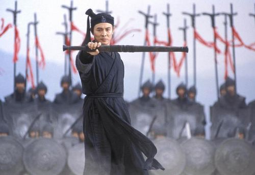 Trong Anh Hùng, Lý Liên Kiệt vào vai kiếm khách Vô Danh, tạo nên một trong những vai diễn ấn tượng nhất sự nghiệp.