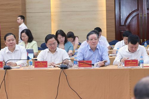 Từ trái sang phải: Ủy viên TƯ Đảng, Phó Bí thư Thường trực Đảng ủy MTTQ, các đoàn thể Trung ương, Phó Chủ tịch UBTƯ MTTQ Việt Nam Nguyễn Phi Long; Ủy viên TƯ Đảng, Phó Chủ tịch UBTƯ MTTQ Việt Nam, Chủ tịch Tổng Liên đoàn Lao động Việt Nam Nguyễn Anh Tuấn; Ủy viên TƯ Đảng, Phó Chủ tịch UBTƯ MTTQ Việt Nam, Chủ tịch Hội Nông dân Việt Nam Lương Quốc Đoàn; Ủy viên TƯ Đảng, Tổng Biên tập Báo Nhân dân, Phó trưởng ban Tuyên giáo &amp; Dân vận TƯ, Chủ tịch Hội Nhà báo Việt Nam Lê Quốc Minh tham dự hội nghị.
