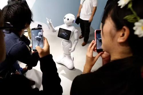 Một trong những robot đầu tiên của SoftBank vào năm 2014. Công ty robot Roze do SoftBank hậu thuẫn dự kiến sẽ niêm yết cổ phiếu trong tương lai gần, với mục tiêu định giá lên tới 100 tỷ đô la