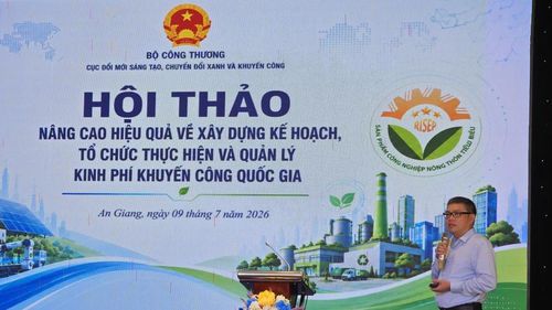 Ông Đoàn Mạnh Trường, Phó Trưởng phòng Khuyến công, Cục Đổi mới sáng tạo, Chuyển đổi xanh và Khuyến công phát biểu tại hội thảo.