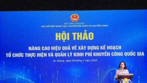 Bà Đỗ Thị Minh Trâm, Phó Cục trưởng Cục Đổi mới sáng tạo, Chuyển đổi xanh và Khuyến công (Bộ Công Thương) phát biểu tại hội thảo. Ảnh: BTC