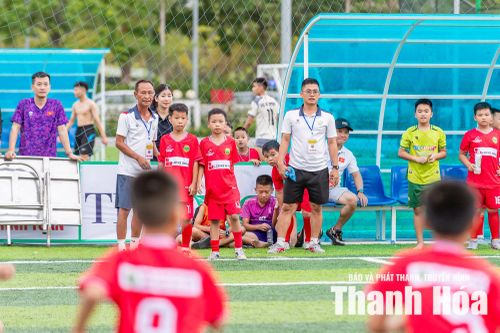 U10 Phường Hạc Thành sở hữu đội hình đồng đều ở cả mặt trận tấn công lẫn phòng ngự.