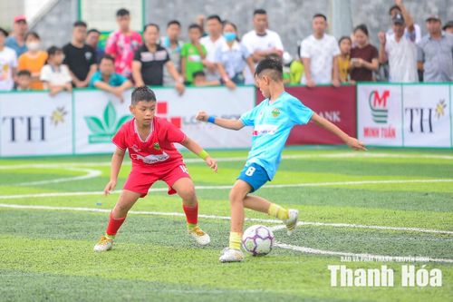 Đội bóng được xây dựng trên nền tảng lực lượng đã có từ các mùa giải trước; đồng thời tuyển chọn thêm những gương mặt triển vọng để hoàn thiện đội hình. Ban huấn luyện ưu tiên các cầu thủ có kinh nghiệm thi đấu, sau đó bổ sung các nhân tố mới nhằm tạo sự kế thừa và tăng tính cạnh tranh trong đội. Đặc biệt, các cầu thủ được áp dụng chương trình huấn luyện riêng với giáo án được xây dựng bài bản, tập trung nâng cao kỹ thuật cá nhân, khả năng phối hợp và tư duy chiến thuật.