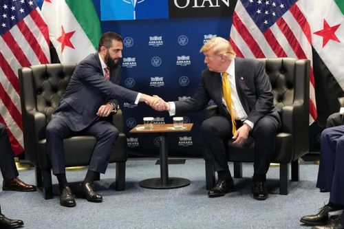 Tổng thống Mỹ Donald Trump (bên phải) gặp Tổng thống lâm thời Syria Ahmad al-Sharaa ở Ankara, Thổ Nhĩ Kỳ, ngày 8 tháng 7 năm 2026. Ảnh: NYTIMES.