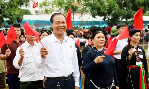  Xã Yên Định có hơn 75% dân số là đồng bào dân tộc thiểu số gồm: Cao Lan, Dao, Tày, Nùng, Hoa... sinh sống. 