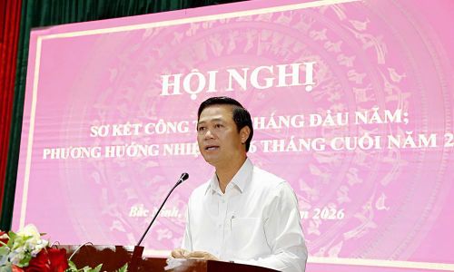  Phó Chủ tịch UBND tỉnh Lê Xuân Lợi phát biểu chỉ đạo tại hội nghị. 