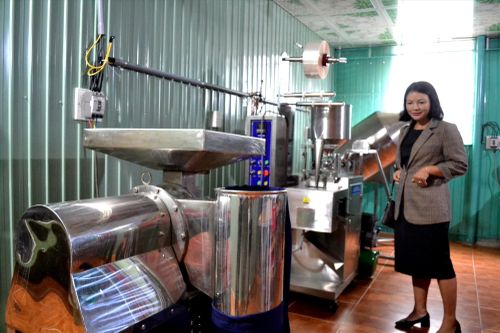 Một số máy móc, công nghệ mới được Hợp tác xã Nông nghiệp Hoàng Hải ứng dụng vào sản xuất. Ảnh: QUANG VIỆT