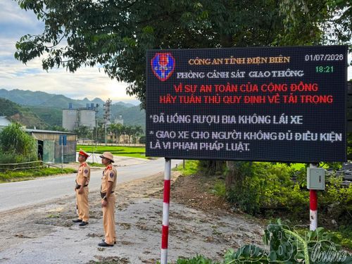 Việc đưa vào sử dụng hệ thống biển điện tử cảnh báo giao thông góp phần xây dựng văn hóa giao thông an toàn.