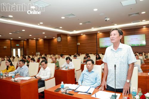 Lãnh đạo Sở Dân tộc và Tôn giáo thông tin về công tác dân tộc, tôn giáo trên địa bàn tỉnh.