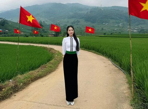 Vẻ đẹp thiếu nữ dân tộc Thái trong trang phục truyền thống.