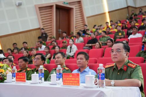 Các đại biểu tham gia lễ khai mạc hội thi - Ảnh Lê Tiến