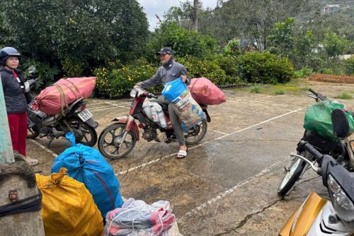 Người dân phường Xuân Trường - Đà Lạt hưởng ứng phong trào đổi rác nhận quà
