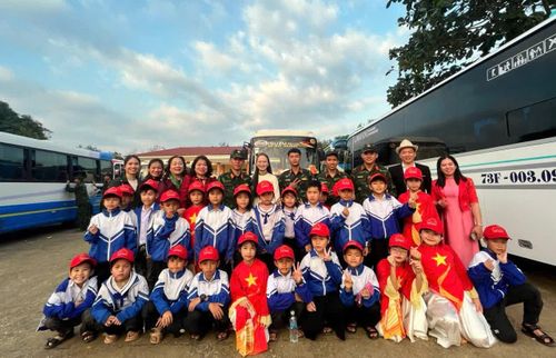 Trường tiểu học Phú Định tổ chức cho học sinh tham gia hoạt động trải nghiệm - Ảnh: L.M