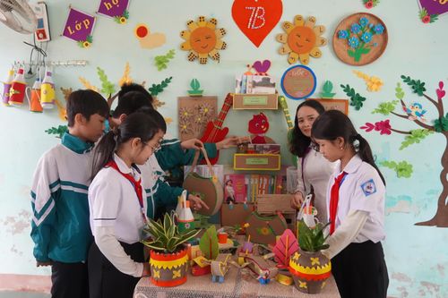 Những hoạt động ngoại khóa thiết thực giúp học sinh mạnh dạn, tự tin hơn trong sinh hoạt, học tập - Ảnh: Nh.V