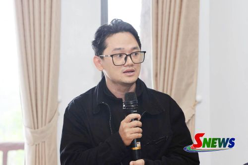 Đại diện Công ty lữ hành phát biểu tại tọa đàm.