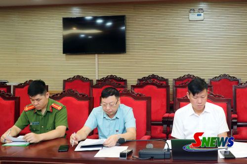 Các đại biểu tham dự cuộc họp.