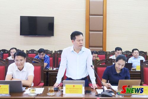 Lãnh đạo xã Quỳnh Nhai phát biểu.
