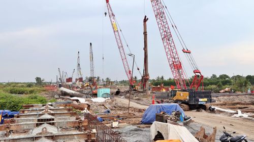 Cao tốc Cà Mau - Đất Mũi đang được đơn vị thi công đẩy nhanh tiến độ hoàn thành theo kế hoạch.