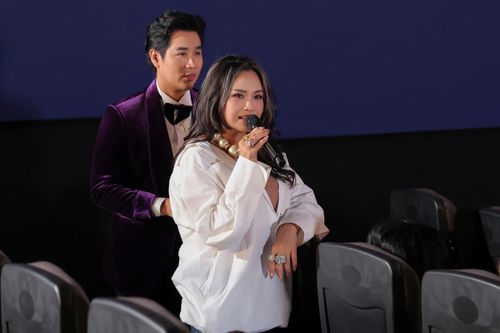 Diva Thanh Lam và MC Nguyên Khang. 