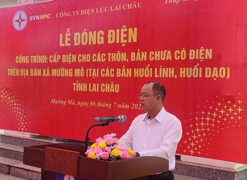 Ông Trần Kim Long - Giám đốc Công ty Điện lực Lai Châu phát biểu tại lễ đóng điện tại hai bản Huổi Dạo và Huổi Lính tỉnh Lai Châu.
