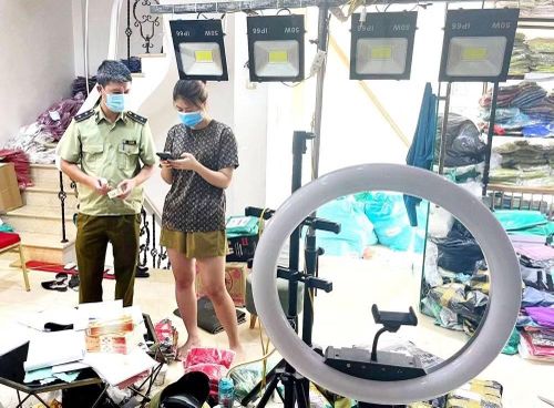 Lực lượng chức năng cần tăng cường kiểm tra các chủ cửa hàng livestream bán hàng trên không gian mạng