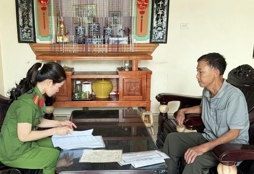 Bên cạnh đó, hỗ trợ các gia đình hoàn thiện hồ sơ, bố trí thời gian, địa điểm lấy mẫu thuận lợi nhất.