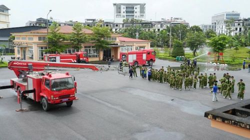 Trong 9 ngày, các học viên được tham gia chương trình huấn luyện được thiết kế bài bản, kết hợp hài hòa giữa rèn luyện thể chất, giáo dục kỹ năng sống, ý thức chấp hành pháp luật và trải nghiệm thực tiễn. 