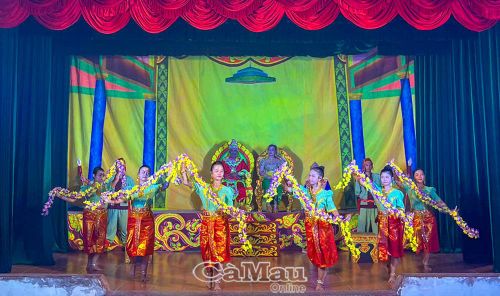 Vở diễn kết hợp khai thác giá trị nhiều loại hình nghệ thuật truyền thống của đồng bào Khmer.