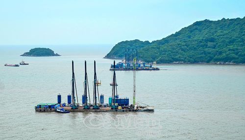 Những cột mốc đầu tiên dựng lên công trình thế kỷ, tạo nên dáng hình quốc gia phát triển, hội nhập sâu rộng cùng khu vực và thế giới.