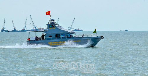Lực lượng chức năng luôn đảm bảo an ninh - trật tự, để tiến độ công trình trên biển, đảo Hòn Khoai luôn được an toàn, kịp tiến độ.