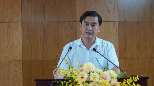 Ông Mạc Phước Nhuận, Phó Chi cục trưởng Chi cục Kinh tế hợp tác và Phát triển nông thôn, tham luận về vấn đề liên kết giữa doanh nghiệp và hợp tác xã.