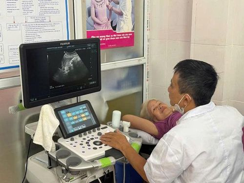 Trạm Y tế phường Việt Hưng đã chủ động chuẩn bị đầy đủ cơ sở vật chất, trang thiết bị và nhân lực phục vụ khám chữa bệnh cho người dân. Ảnh: B.Duy