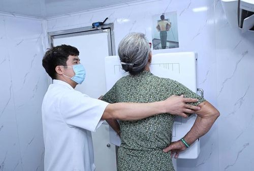 Toàn bộ người tham gia được chụp X-quang ngực miễn phí.