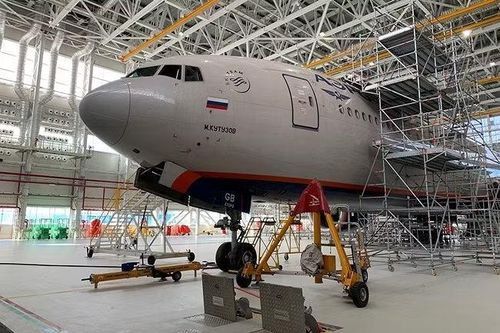 Dự án Tu-214 đang được phát triển song song với SJ-100 và MS-21, khi đây là chiếc máy bay "thuần Nga" hơn, sẽ được sử dụng như một mẫu đối chứng công nghệ nhằm rút kinh nghiệm cho những dự án trong tương lai.