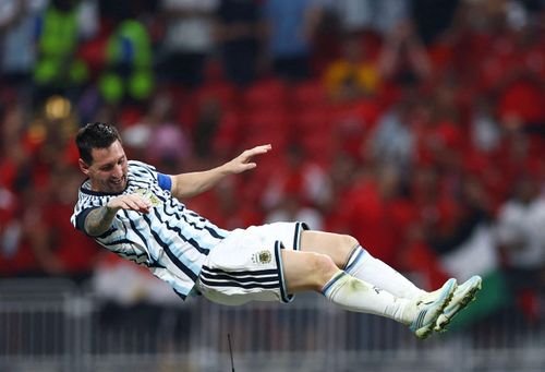 Sự lựa chọn này cũng song hành cùng phong độ bùng nổ của Messi tại World Cup 2026. Tiền đạo người Argentina đang dẫn đầu cuộc đua Chiếc giày Vàng với 8 pha lập công, đồng thời đưa đội tuyển xứ Tango tiến sâu tại giải đấu. Ảnh: Carlos Barria/Reuters.
