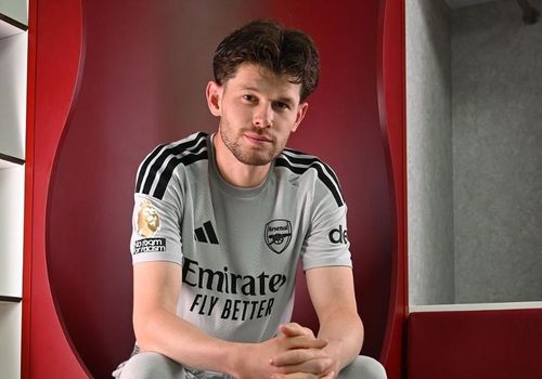  Illan Meslier gia nhập Arsenal dưới dạng tự do từ Leeds. Thủ thành người Pháp bị CLB chủ sân Elland Road gạch tên trong cả mùa giải trước và phải tập luyện cùng đội trẻ. 